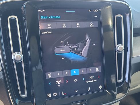 Certified 2023 Volvo XC40 B5 Plus w/ Protection Package Premier image 17