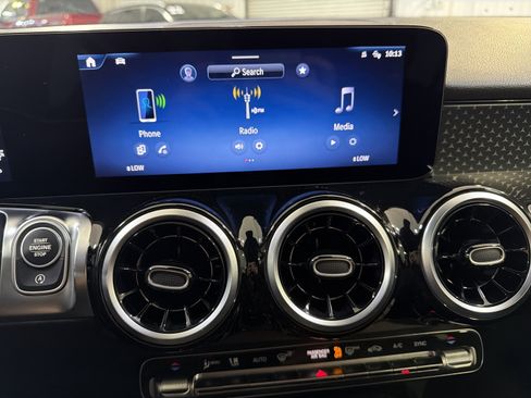 Used 2025 Mercedes-Benz GLB 250 image 17