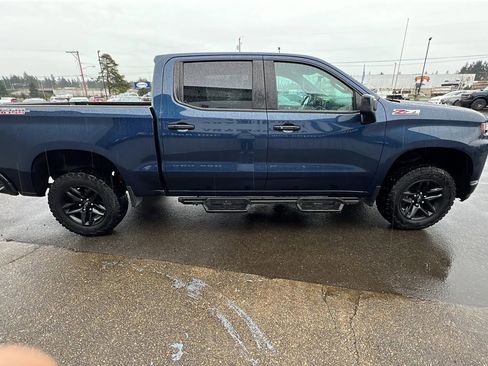 Used 2021 Chevrolet Silverado 1500 LT Trail Boss w/ Convenience Package II image 4