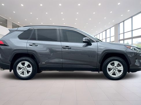 Used 2021 Toyota RAV4 XLE w/ Convenience Package AWD/4WD image 3