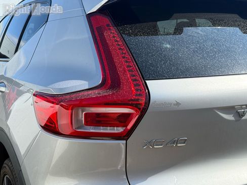 Used 2023 Volvo XC40 B5 Ultimate w/ Protection Package Premier image 10
