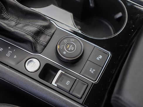 Used 2019 Volkswagen Atlas SEL Premium image 29