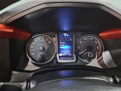 Used 2018 Toyota Tacoma TRD Sport image 29