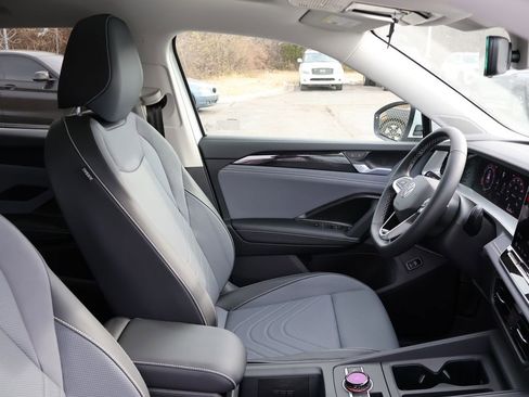 New 2026 Volkswagen Tiguan SE AWD/4WD image 12