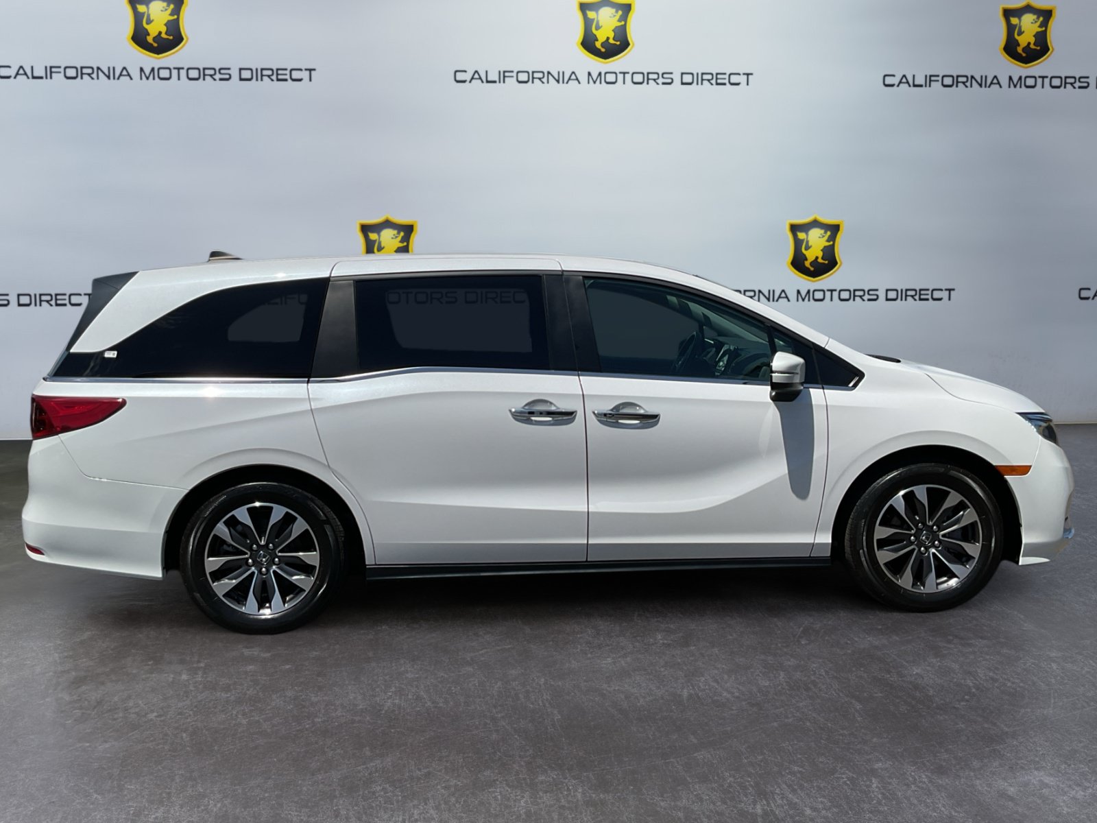 Used 2024 Honda Odyssey EX-L image 3