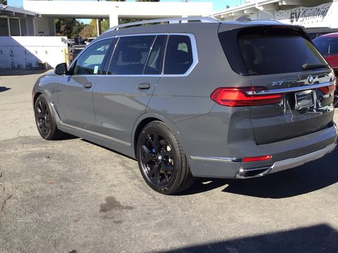Used 2022 BMW X7 xDrive40i w/ Parking Assistance Package image 3
