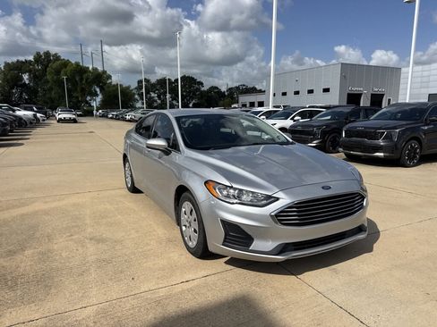 Used 2019 Ford Fusion S FWD image 9