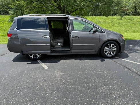 Used 2014 Honda Odyssey Touring Elite image 19