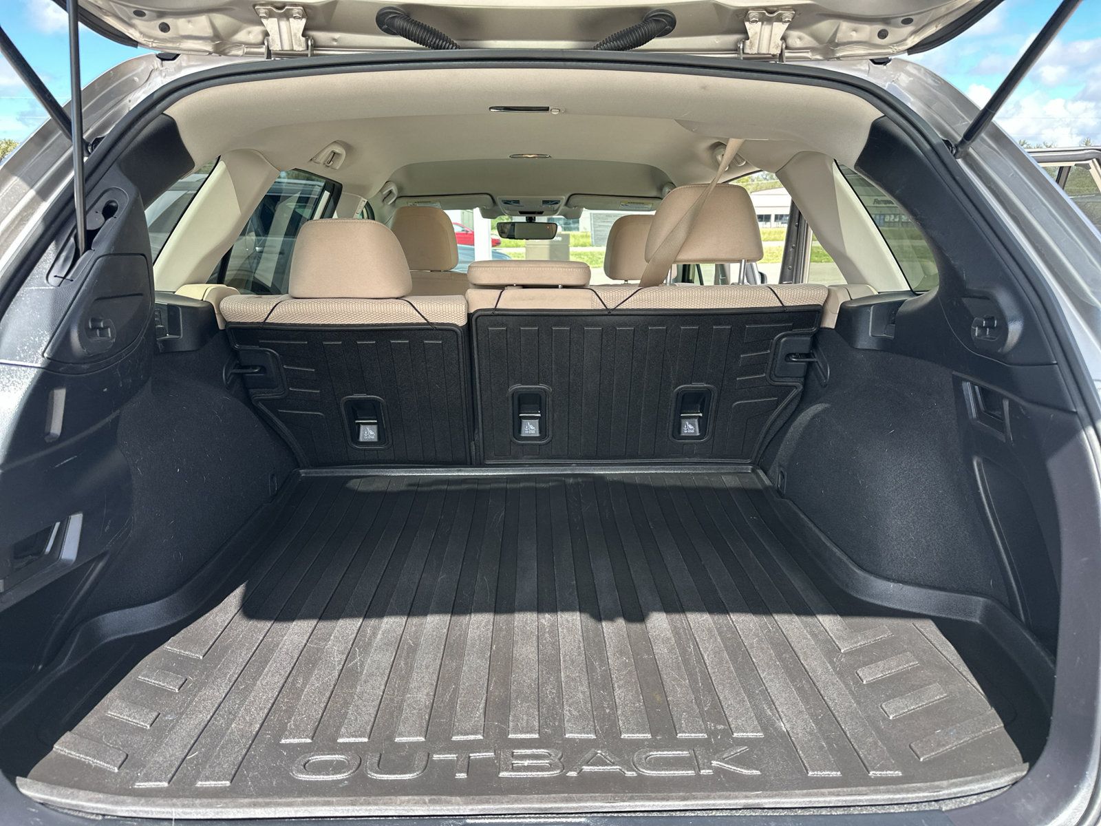 Used 2018 Subaru Outback 2.5i Premium AWD/4WD image 34
