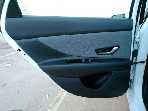 Used 2023 Hyundai Elantra Limited image 19