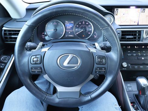 Used 2017 Lexus IS 200t image 27
