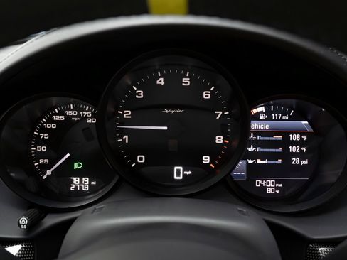 Used 2020 Porsche 718 Boxster Spyder RWD image 24