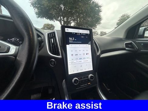 Used 2022 Ford Edge Titanium image 11