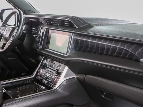 Used 2023 GMC Yukon XL Denali AWD/4WD image 30