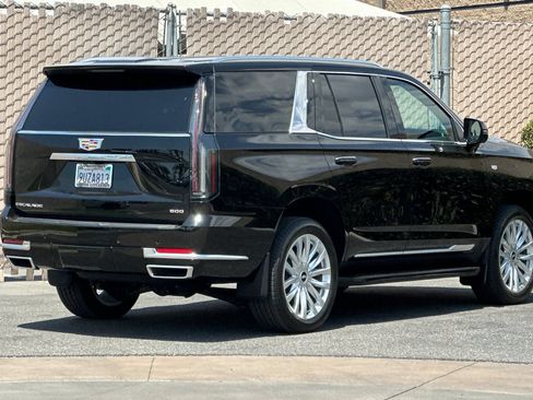 Used 2025 Cadillac Escalade Luxury w/ LPO, Floor Liner Package RWD image 4