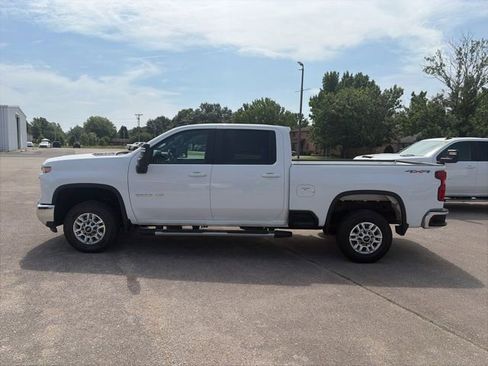 Used 2025 Chevrolet Silverado 2500 LT w/ Convenience Package AWD/4WD image 3