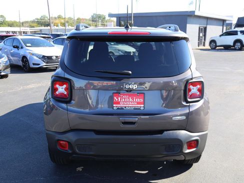 Used 2021 Jeep Renegade Latitude image 4