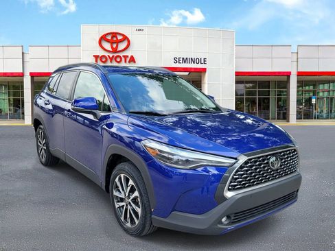 Used 2024 Toyota Corolla Cross XLE FWD image 2