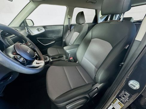 Used 2025 Kia Soul LX w/ LX Technology Package image 13