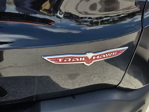 Used 2022 Jeep Renegade Trailhawk AWD/4WD image 4
