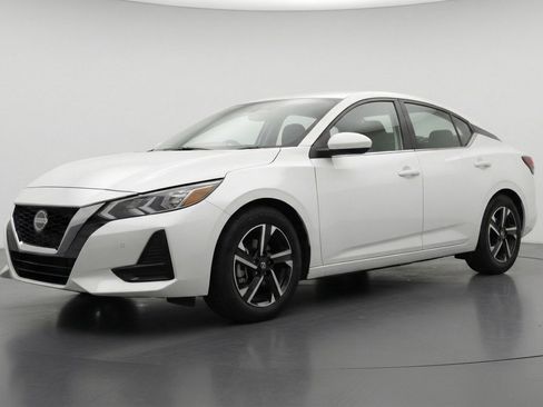 Used 2025 Nissan Sentra SV image 3