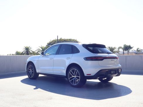 Certified 2024 Porsche Macan AWD/4WD image 3