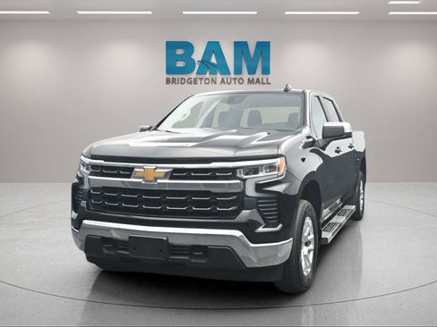 Used 2022 Chevrolet Silverado 1500 LT AWD/4WD image 3
