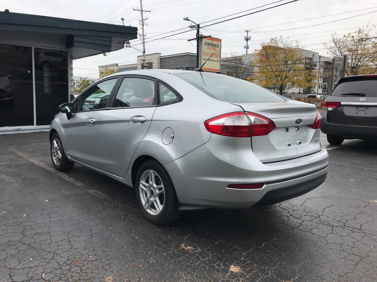Used 2017 Ford Fiesta SE FWD image 5