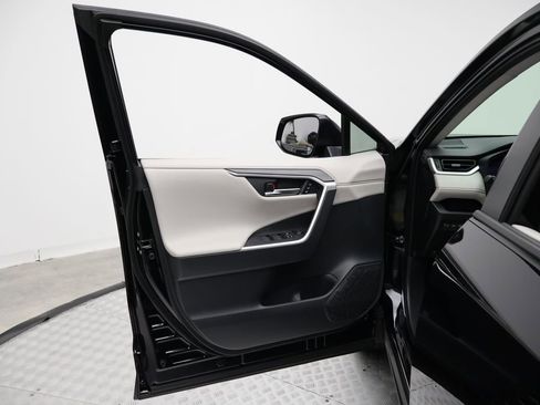 Used 2025 Toyota RAV4 Limited image 16