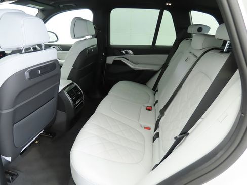 Used 2026 BMW X5 sDrive40i w/ M Sport Package image 23