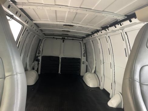 Used 2025 GMC Savana 3500 Extended RWD image 8