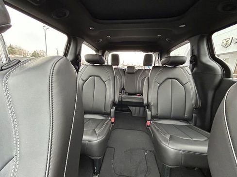 New 2026 Chrysler Pacifica Select w/ S Appearance Package AWD/4WD image 38