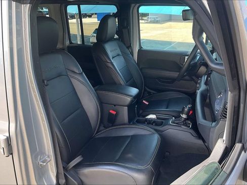 Used 2023 Jeep Wrangler Unlimited Sahara AWD/4WD image 7