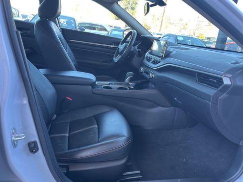 Used 2024 Nissan Altima 2.5 SR image 9