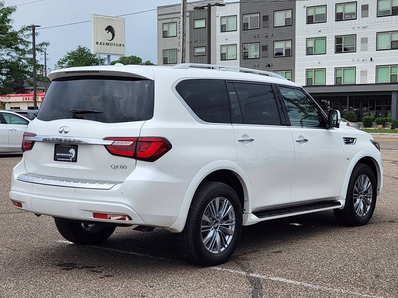 Used 2019 INFINITI QX80 Luxe w/ All-Season Package AWD/4WD image 10