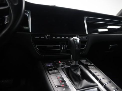 Used 2021 Porsche Macan AWD/4WD image 26