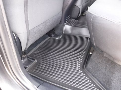 Used 2017 Toyota Tacoma TRD Off-Road image 11