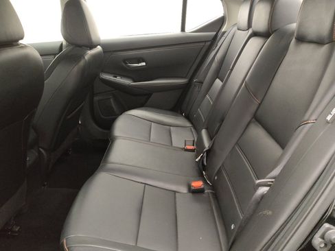 Used 2023 Nissan Sentra SR w/ SR Premium Package image 18