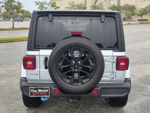 Used 2023 Jeep Wrangler Unlimited Sahara AWD/4WD image 3