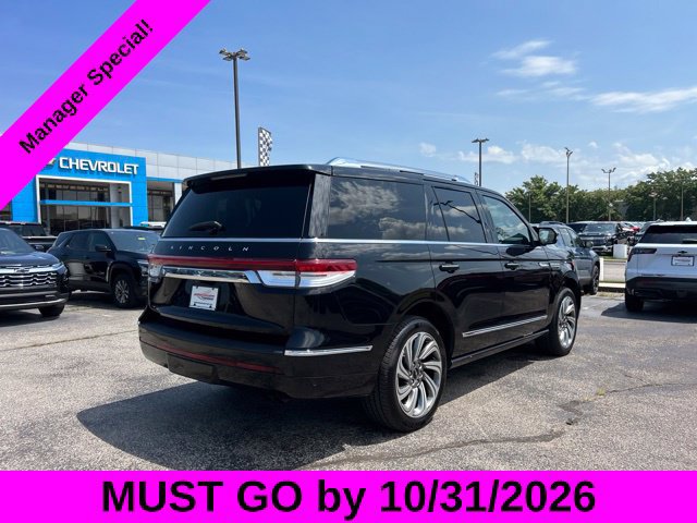 Used 2024 Lincoln Navigator Reserve AWD/4WD image 3