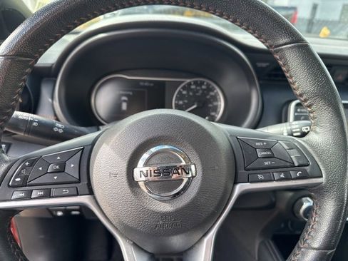 Used 2019 Nissan Kicks SR image 7