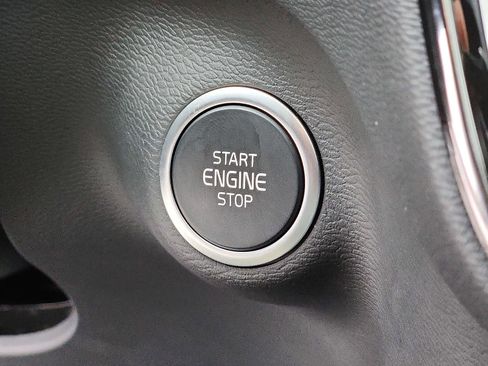 Used 2025 Volvo XC40 B5 Ultra w/ Protection Package Premier image 24