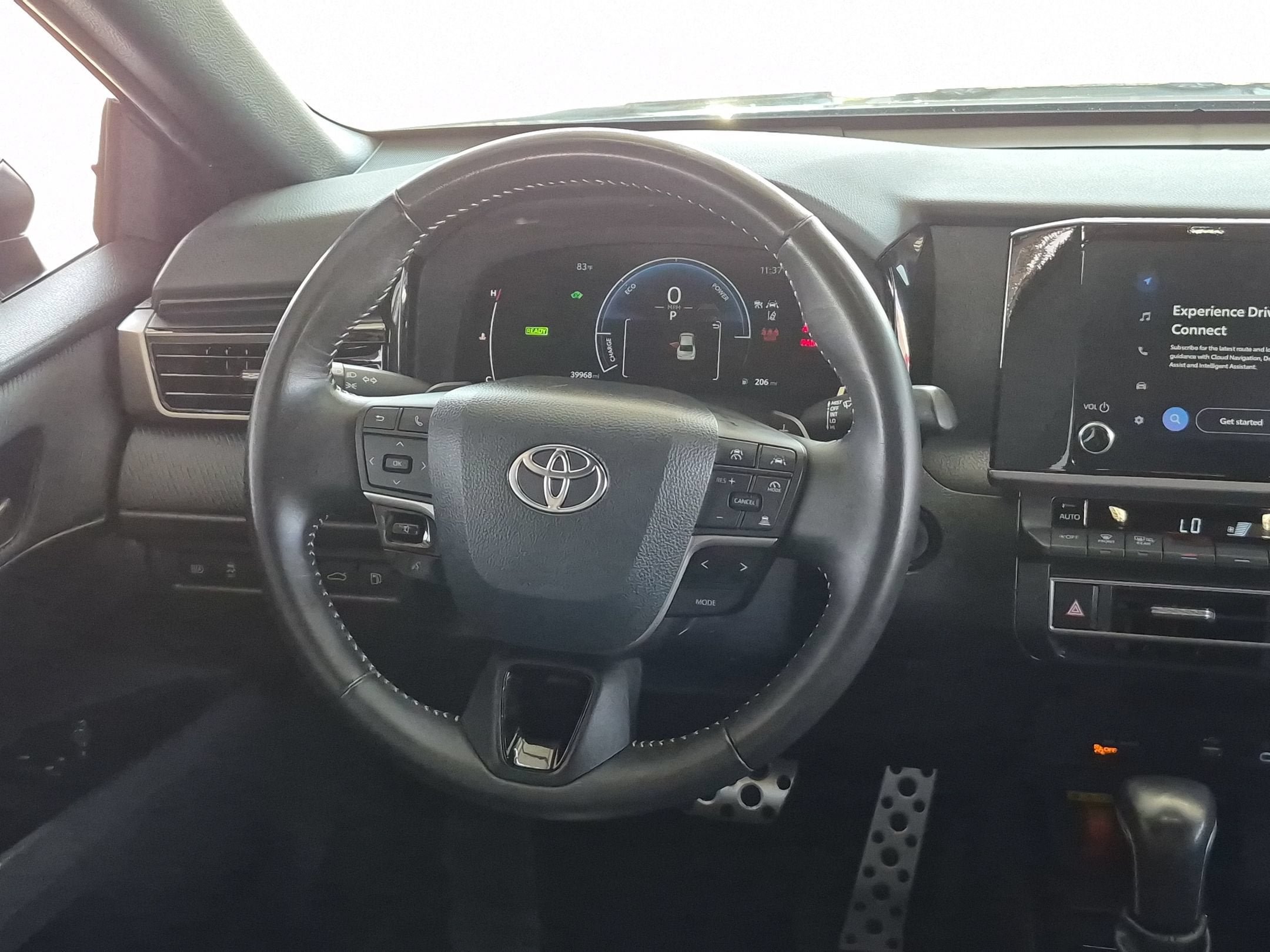 Used 2025 Toyota Camry SE FWD image 11