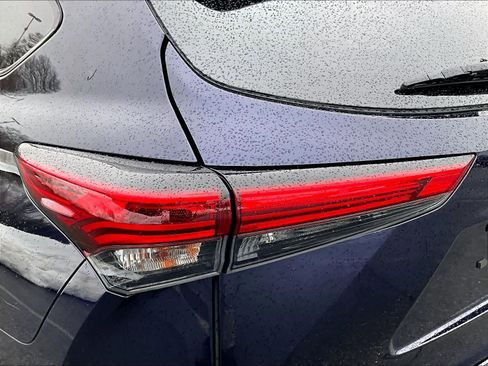 Used 2023 Toyota Highlander Limited image 35