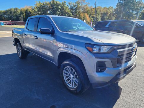Used 2023 Chevrolet Colorado LT w/ LT Convenience Package image 4