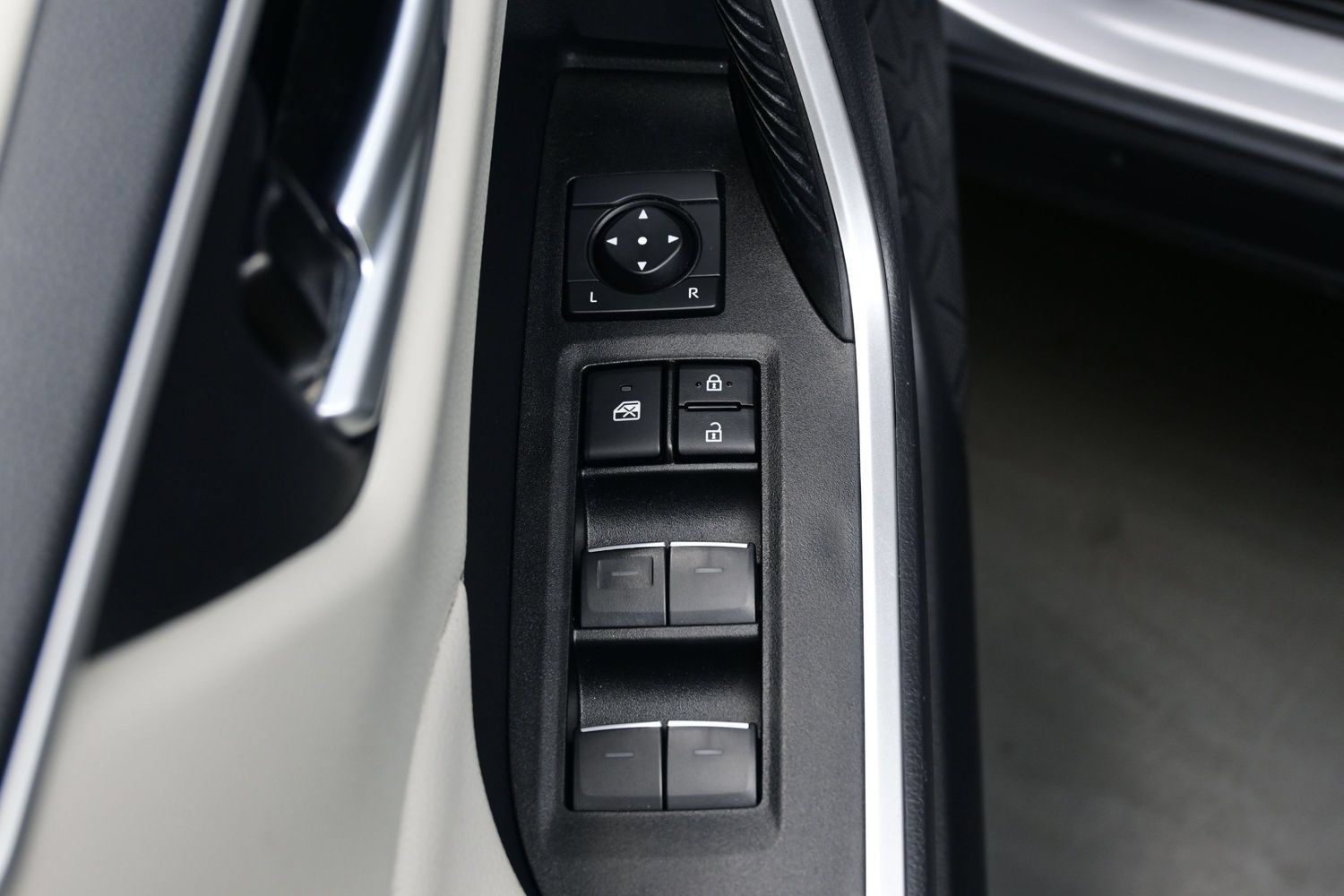 Used 2024 Toyota RAV4 XLE Premium w/ Weather Package AWD/4WD image 10