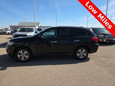 Used 2019 Nissan Pathfinder SL image 2