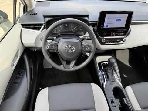 Used 2024 Toyota Corolla LE image 27