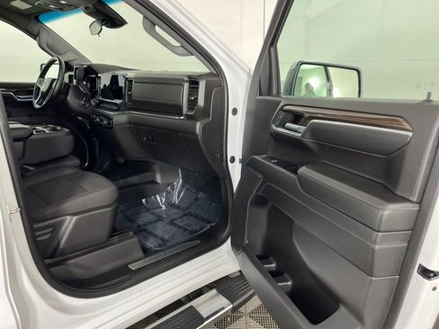 Used 2024 Chevrolet Silverado 1500 LT w/ Z71 Off-Road Package image 16