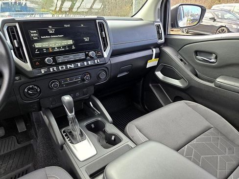 Certified 2025 Nissan Frontier SV image 14
